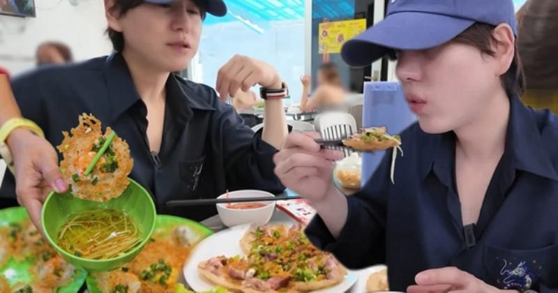 người phụ nữ trẻ thưởng thức món bánh khọt đặc sản của Vũng Tàu trong chuyến đi một mình