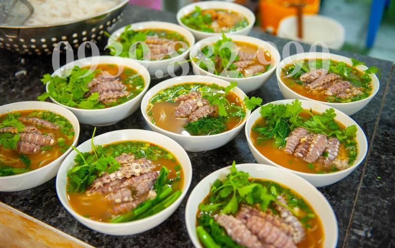 So sánh ẩm thực Vũng Tàu đa dạng và hải sản tươi ngon Long Hải