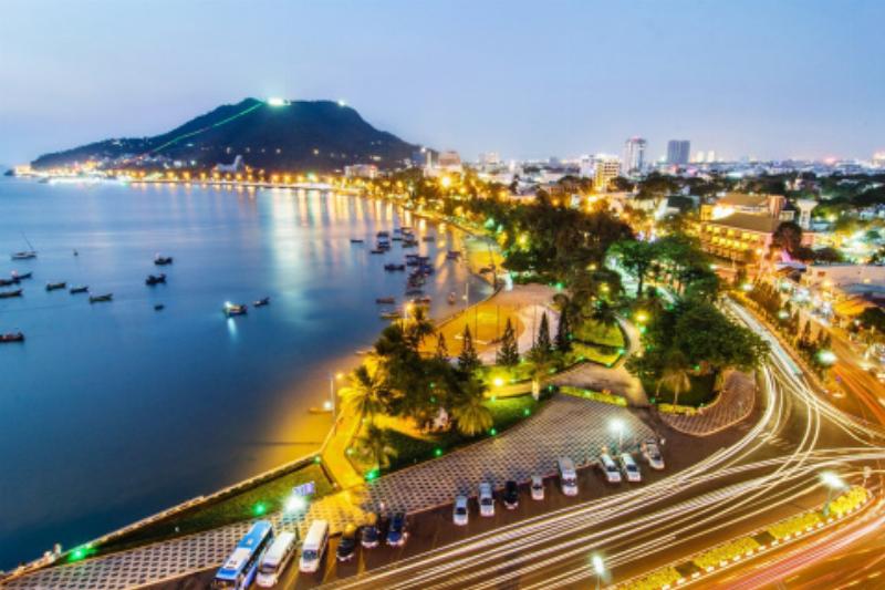 Bãi Sau Vũng Tàu với bờ cát trắng, biển xanh và nhiều hoạt động vui chơi giải trí
