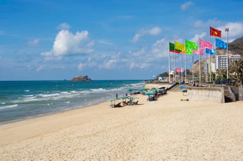 Bãi Sau Vũng Tàu nhộn nhịp với các hoạt động vui chơi giải trí