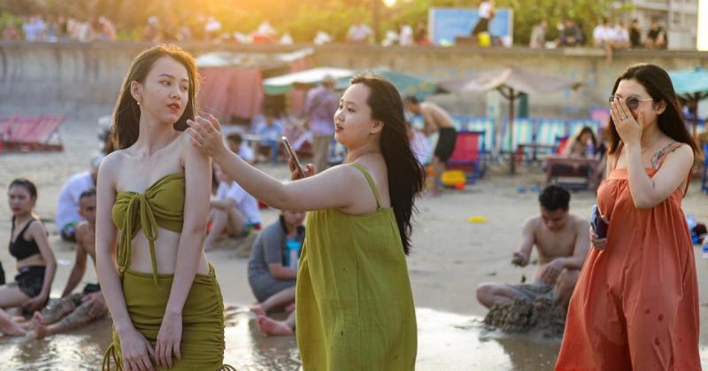 bai-sau-vung-tau-dong-duc-nguoi-tam-bien-va-vui-choi