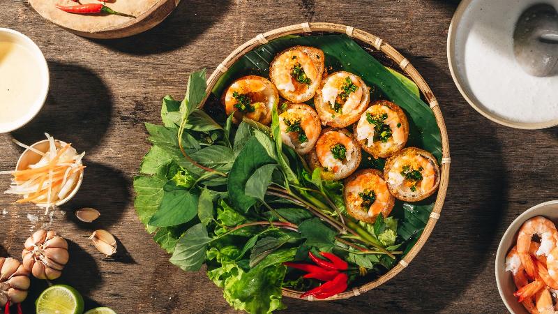 bánh khọt vũng tàu được bày trên đĩa