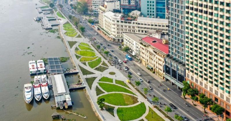 Ben tau canh ngam Bach Dang, TPHCM, hien dai, dong duc khach