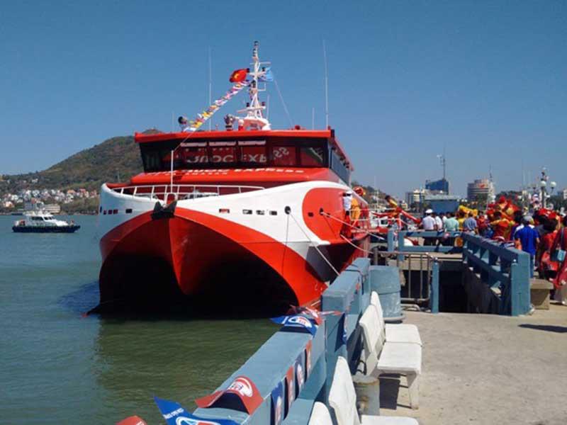 Bến tàu cao tốc đi Vũng Tàu luôn tấp nập khách du lịch