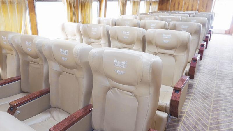 Ben tau cao toc Vung Tau dong duc khach du lich cho tau di Con Dao