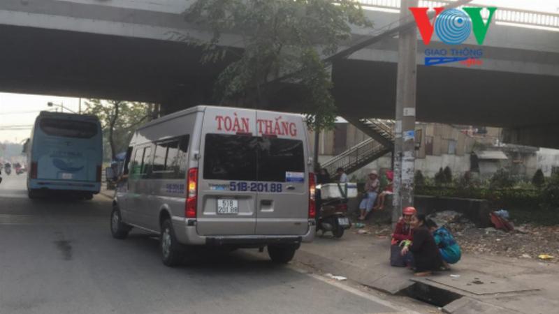 Bến xe Vũng Tàu nhộn nhịp với nhiều xe bus và hành khách