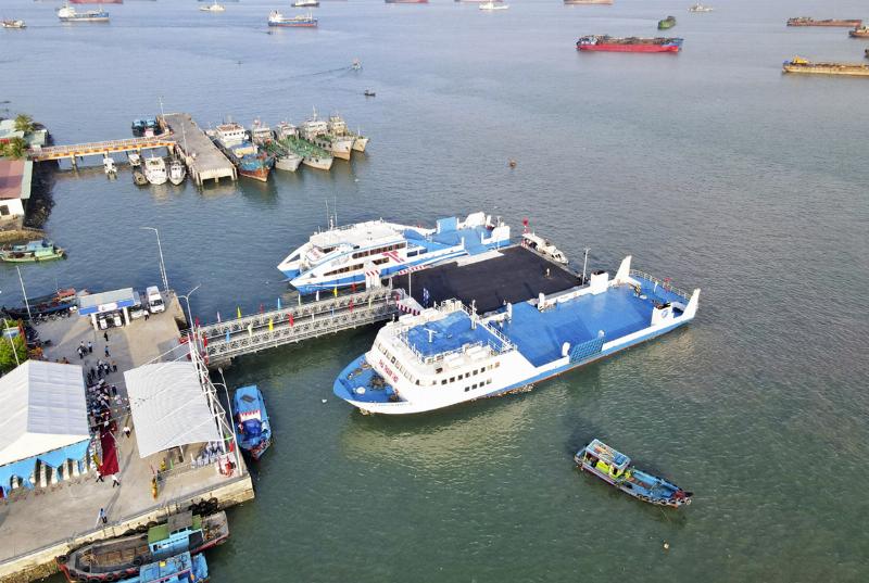 Hành khách lên tàu Cần Giờ Vũng Tàu chuẩn bị cho chuyến đi