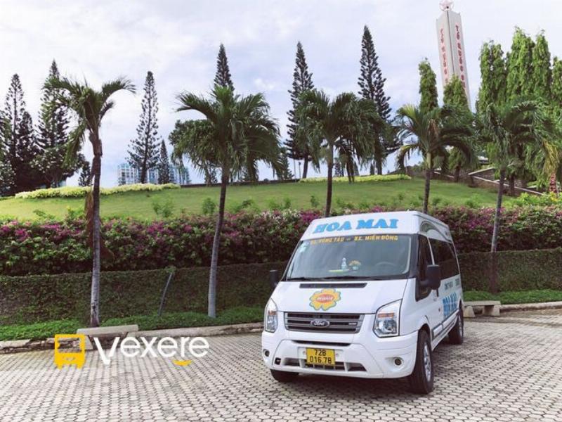 Xe Hoa Mai Limousine đón khách tại sân bay Tân Sơn Nhất