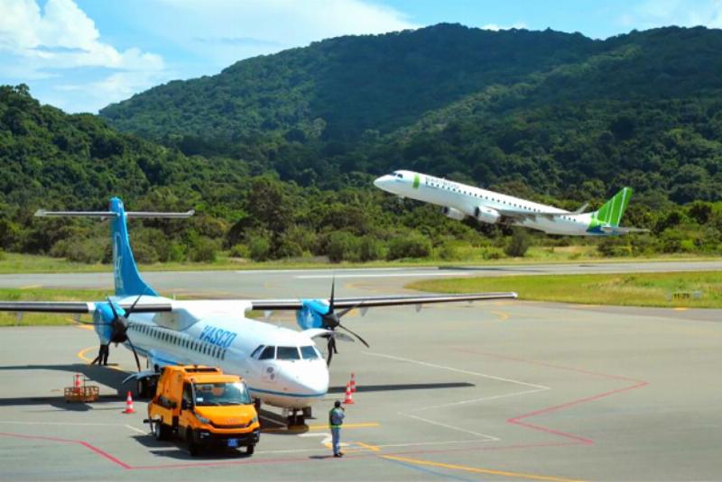 Máy bay là phương tiện nhanh chóng và tiện lợi để di chuyển đến Côn Đảo