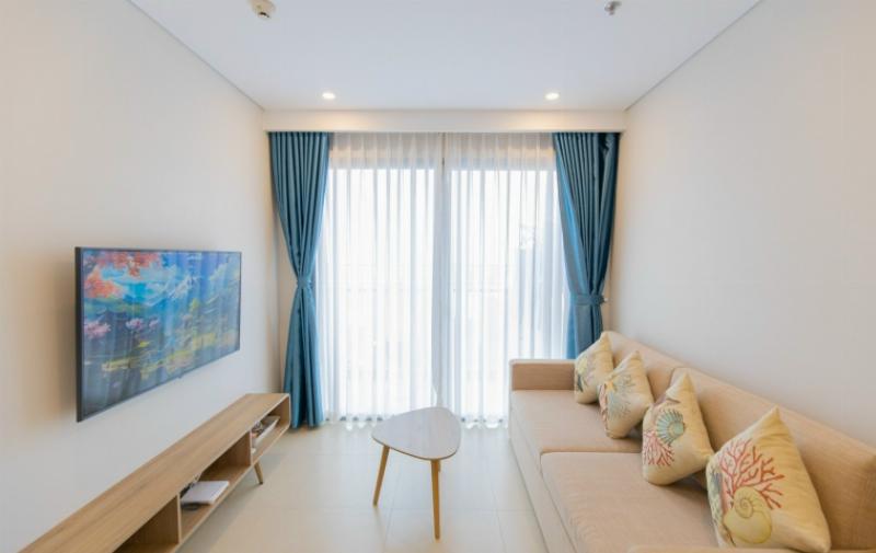 Bãi Sau Vũng Tàu nhìn từ trên cao, biển xanh, cát trắng, du khách đông đúc