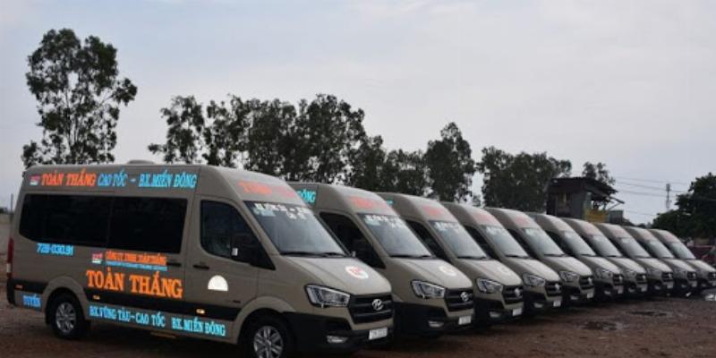 Xe limousine Vung Tau Toan Thang mau trang sang trong